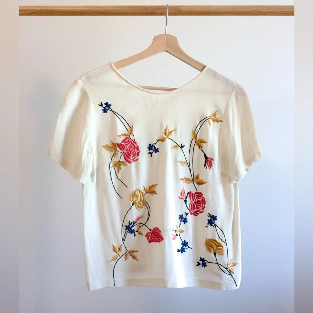 Unknown brand | Sheer embroidered short sleeve top - Picture 1 of 3